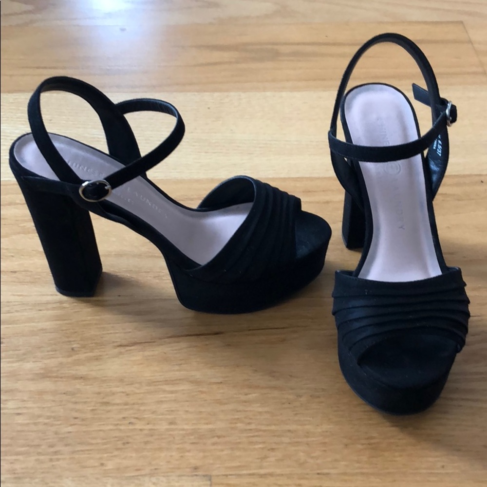 EUC Chinese Laundry Platform Sandal